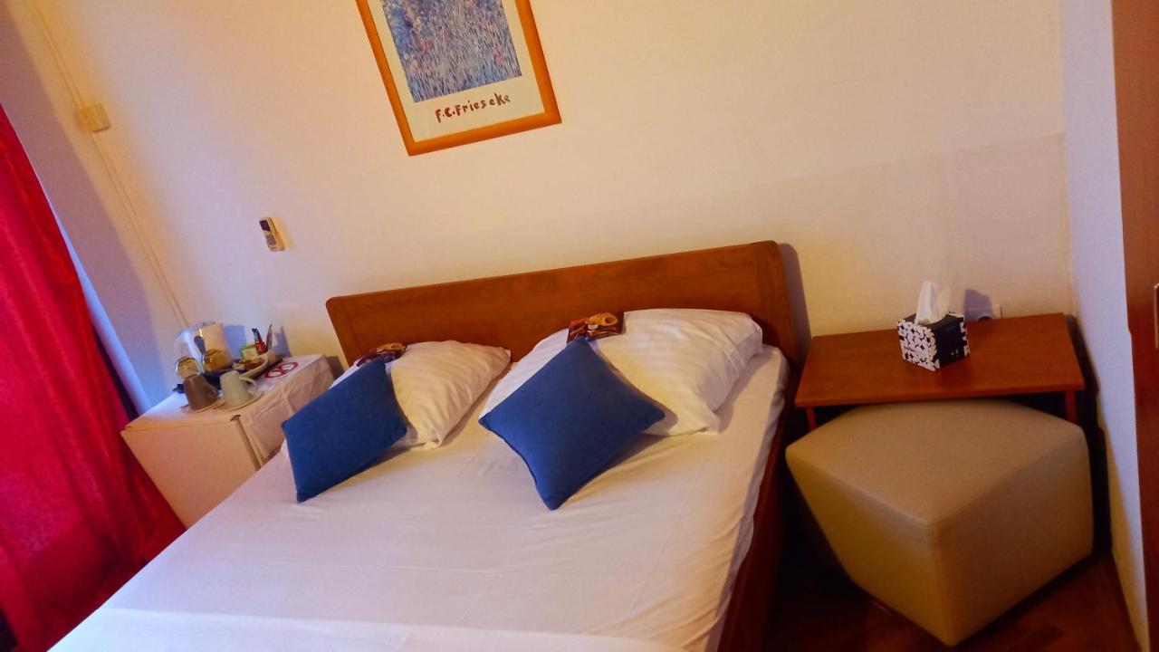 Salyna "Rooms Bela" Ičići Exteriör bild