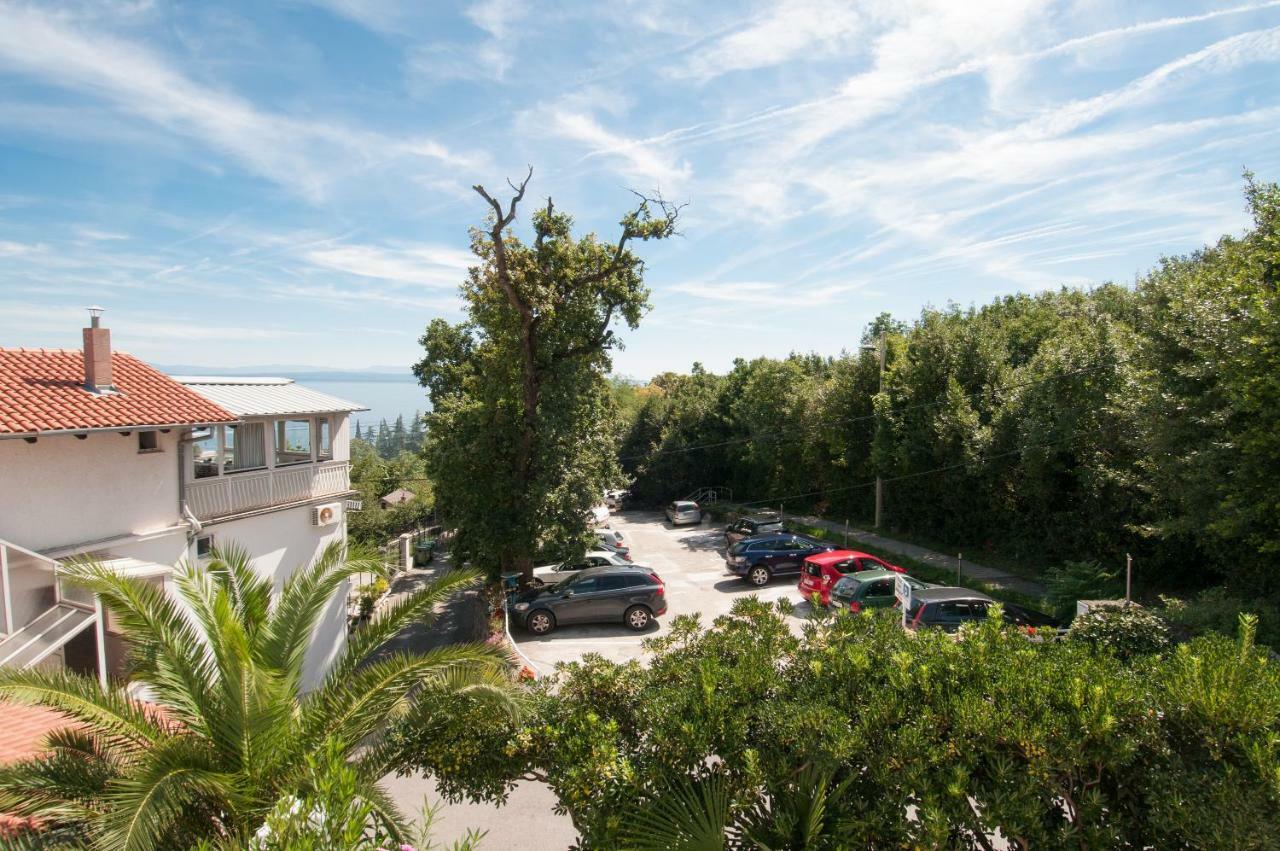 Salyna "Rooms Bela" Ičići Exteriör bild